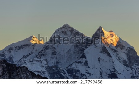 Last sun rays on the peaks Kantega (6783 m) and Thamserku (6608 m)  (view from Kala Patthar (5600 m)) - Everest region, Nepal, Himalayas