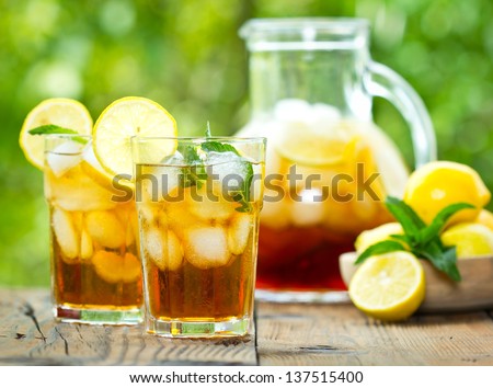 Iced tea and lemon