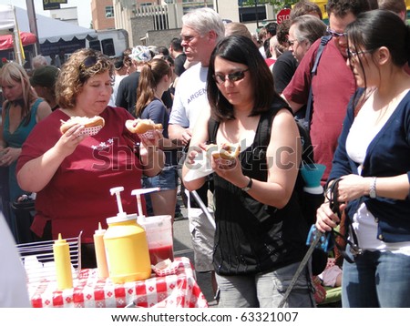SEATTLE - 17 MAY  -   Crowds sample the food at the University District Street Fair on May 17, 2009, in Seattle.