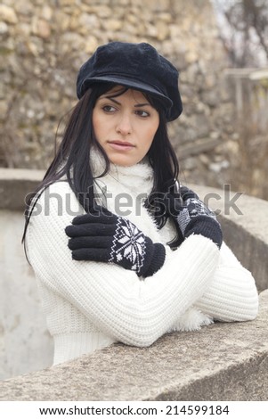 Portrait of a young woman with hat and gloves