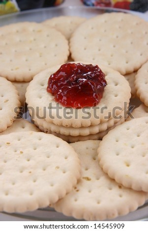 Round cookies with marmalade on the plate