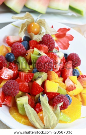 Delicious fruit salad with fresh fruits and low calorie