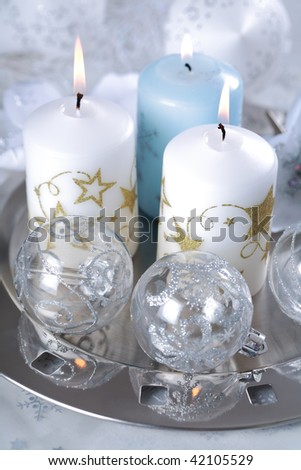 Detail of Christmas balls with candles in silver and white tone