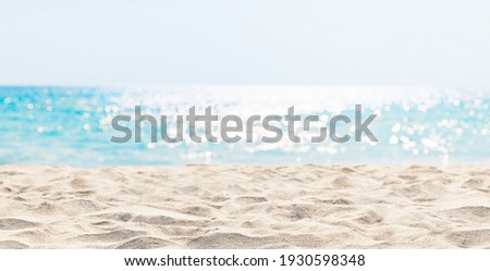 Panorama of a beautiful white sand beach and turquoise water in Maldives. Holiday summer beach background.. Wave of the sea on the sand beach. Foto stock © 