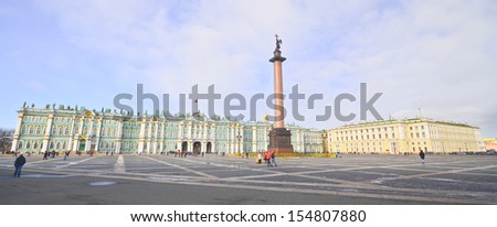 View Winter Palace square in Saint Petersburg.