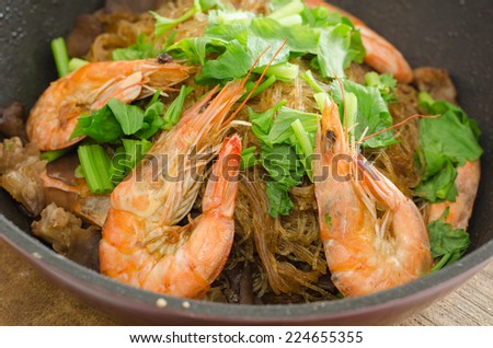 Shrimp with vermicelli on iron pot