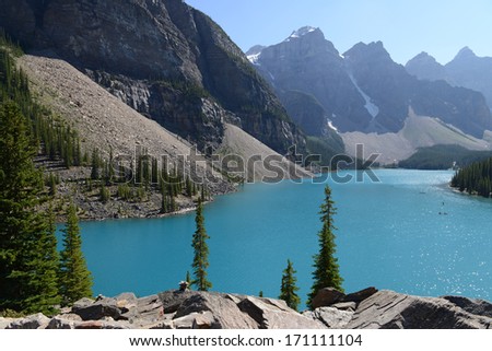 Moraine Lake in Lake Louise, Banff National Park, Alberta, Canada