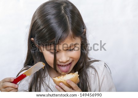 Beauty Latin with Long haired girl tries to prove bread slathered with sweet jelly