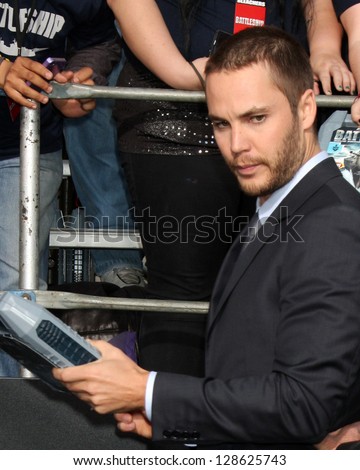 LOS ANGELES - MAY 10:  Taylor Kitsch arrives at the 