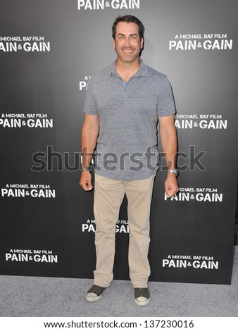 Rob Riggle at the Los Angeles premiere of \