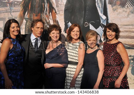 William Fichtner & wife (left) & sisters at the world premiere of his new movie \