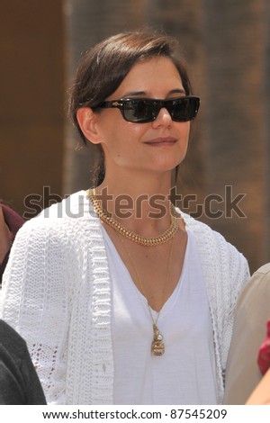 Katie Holmes on Hollywood Boulevard for star ceremony honoring actress Cameron Diaz the Hollywood Walk of Fame. June 22, 2009  Los Angeles, CA Picture: Paul Smith / Featureflash