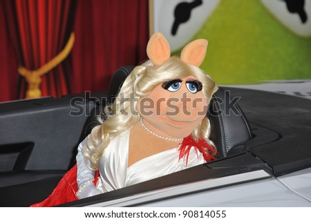 Miss Piggy at the world premiere of \