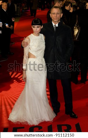 Rooney Mara and Daniel Craig arriving for the premiere of \