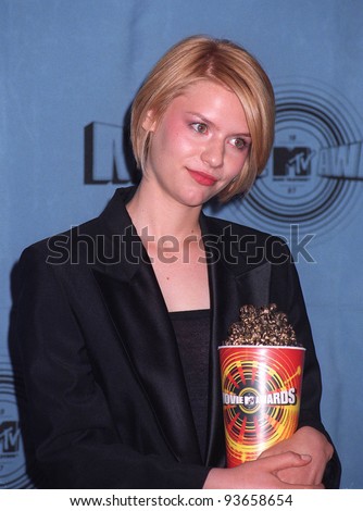 07JUN97:  CLAIRE DANES at the MTV Movie Awards in Los Angeles.