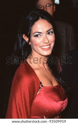 03NOV99: Italian actress MARIA GRAZIA CUCINATTA at Los Angeles premiere of \