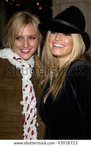 Pop star JESSICA SIMPSON (right) & actress sister ASHLEE SIMPSON at the Los Angeles premiere of Ashlee's new movie The Hot Chick. 02DEC2002.   Paul Smith / Featureflash