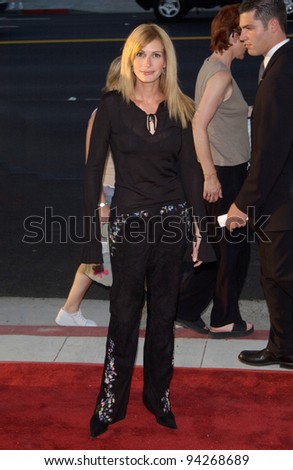 Actress JULIA ROBERTS at the Los Angeles premiere of her new movie Full Frontal. 23JUL2002  Paul Smith / Featureflash