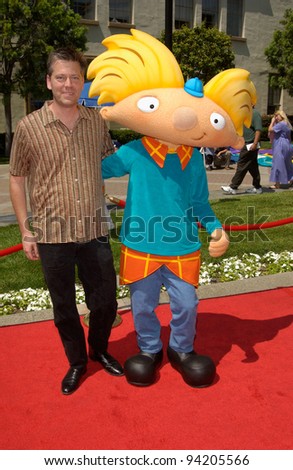 Hey Arnold! creator CRAIG BARTLETT with Arnold character at the Hollywood premiere of Hey Arnold! The Movie. 23JUN2002.  Paul Smith / Featureflash
