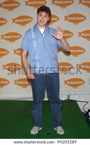 New Blue\'s Clues presenter DONOVAN PATTON at Nickelodeon\'s 15th Annual Kids Choice Awards in Santa Monica.  20APR2002.  Paul Smith / Featureflash
