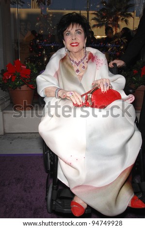 Dame Elizabeth Taylor at Geary\'s Beverly Hills to celebrate the release of her House of Taylor Holiday Collection of jewelry. November 11, 2007  Beverly Hills, CA Picture: Paul Smith / Featureflash