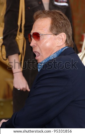 Lee Majors at hand & footprint ceremony at Grauman\'s Chinese Theatre for the stars of \