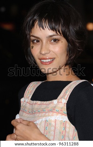 Actress SHANNYN SOSSAMON at the Hollywood premiere of her new movie Kiss Kiss, Bang Bang. October 18, 2005  Los Angeles, CA.  2005 Paul Smith / Featureflash