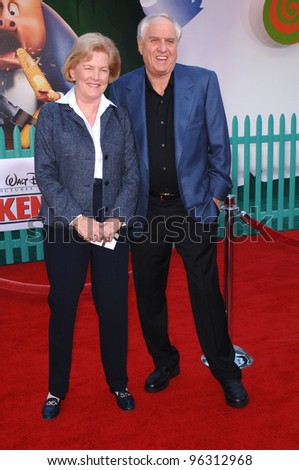 GARRY MARSHALL & wife at the world premiere of Walt Disney's Chicken Little at the El Capitan Theatre, Hollywood. October 30, 2005 Los Angeles, CA  2005 Paul Smith / Featureflash