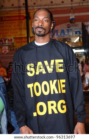 SNOOP DOGG at the world premiere, in Hollywood, of Get Rich or Die Tryin\'. November 2, 2005  Los Angeles, CA.  2005 Paul Smith / Featureflash