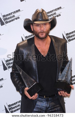 TIM McGRAW at the 2005 American Music Awards in Los Angeles. November 22, 2005  Los Angeles, CA  2005 Paul Smith / Featureflash