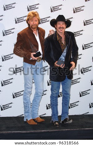BROOKS & DUNN at the 2005 American Music Awards in Los Angeles. November 22, 2005  Los Angeles, CA  2005 Paul Smith / Featureflash