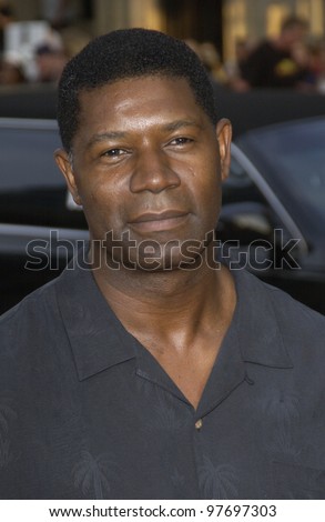 Actor DENNIS HAYSBERT at the world premiere of Lara Croft Tomb Raider: The Cradle of Life, at Grauman\'s Chinese Theatre, Hollywood. July 21, 2003  Paul Smith / Featureflash
