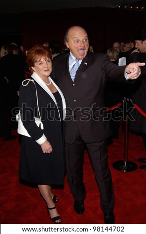 Actor DENNIS FRANZ & wife at the 53rd Annual Primetime Emmy Awards in Century City, California. 04NOV2001.  Paul Smith/Featureflash
