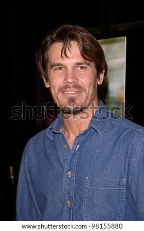 Actor JOSH BROLIN at the world premiere, in Beverly Hills, of A Beautiful Mind. 13DEC2001.  Paul Smith/Featureflash