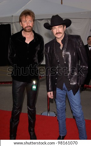 Country duo BROOKS & DUNN at the American Music Awards in Los Angeles. 09JAN2002.   Paul Smith/Featureflash