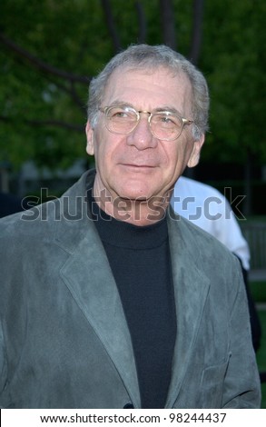 Actor SYDNEY POLLACK at the world premiere of his new movie Changing Lanes. 07APR2002.  Paul Smith / Featureflash