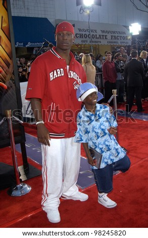 Singer TYRESE & brother at the Los Angeles premiere of Spider-Man. 29APR2002.   Paul Smith / Featureflash