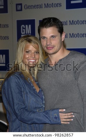 Pop stars JESSICA SIMPSON & boyfriend NICK LACHEY at the General Motors 