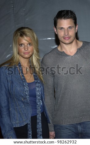 Pop stars JESSICA SIMPSON & boyfriend NICK LACHEY at the General Motors \