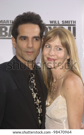 Actor YUL VASQUEZ & wife at the world premiere, in Los Angeles, of Bad Boys II. July 9, 2003  Paul Smith / Featureflash
