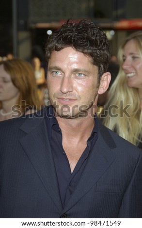 Actor GERARD BUTLER at the world premiere of his new movie Lara Croft Tomb Raider: The Cradle of Life, at Grauman\'s Chinese Theatre, Hollywood. July 21, 2003  Paul Smith / Featureflash