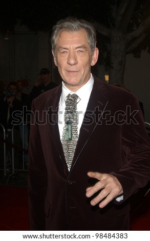 SIR IAN McKELLEN at the USA premiere of his new movie The Lord of the Rings: The Return of the King, in Los Angeles. December 3, 2003  Paul Smith / Featureflash