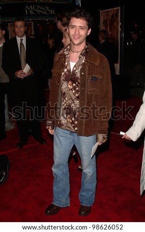 Actor CLIFTON COLLINS JR.at the Los Angeles premiere of Cast Away. 07DEC2000.   Paul Smith / Featureflash