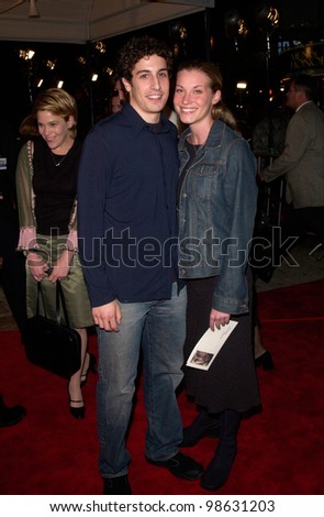 Actor JASON BIGGS & girlfriend at the Los Angeles premiere of Cast Away. 07DEC2000.   Paul Smith / Featureflash