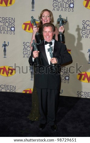 The West Wing stars MARTIN SHEEN & ALISON JANNEY, winners of the Best Male & Female TV Actor awards, at the 7th Annual Screen Actors Guild Awards in Los Angeles. 11MAR2001.    Paul Smith/Featureflash