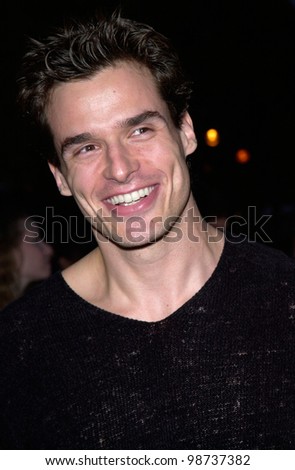 Actor ANTONIO SABATO Jr. at Hollywood premiere of Along Came A Spider. 02APR2001.    Paul Smith/Featureflash