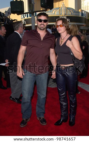 Actor MATT LeBLANC & girlfriend at the world premiere, in Los Angeles, of Lara Croft: Tomb Raider. 11JUN2001.    Paul Smith/Featureflash