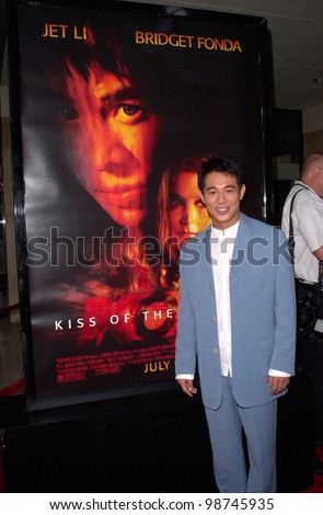 Actor JET LI at the Los Angeles premiere of his new movie Kiss of the Dragon. 25JUN2001.   Paul Smith/Featureflash