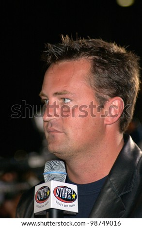 Friends star MATTHEW PERRY at the Los Angeles premiere of Rock Star. 04SEP2001.   Paul Smith/Featureflash