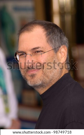 CEO and founder of Apple Computers & Pixar boss, STEVE JOBS, at the world premiere of Disney/Pixar's Monsters, Inc., at the El Capitan Theatre, Hollywood. 28OCT2001.   Paul Smith/Featureflash
